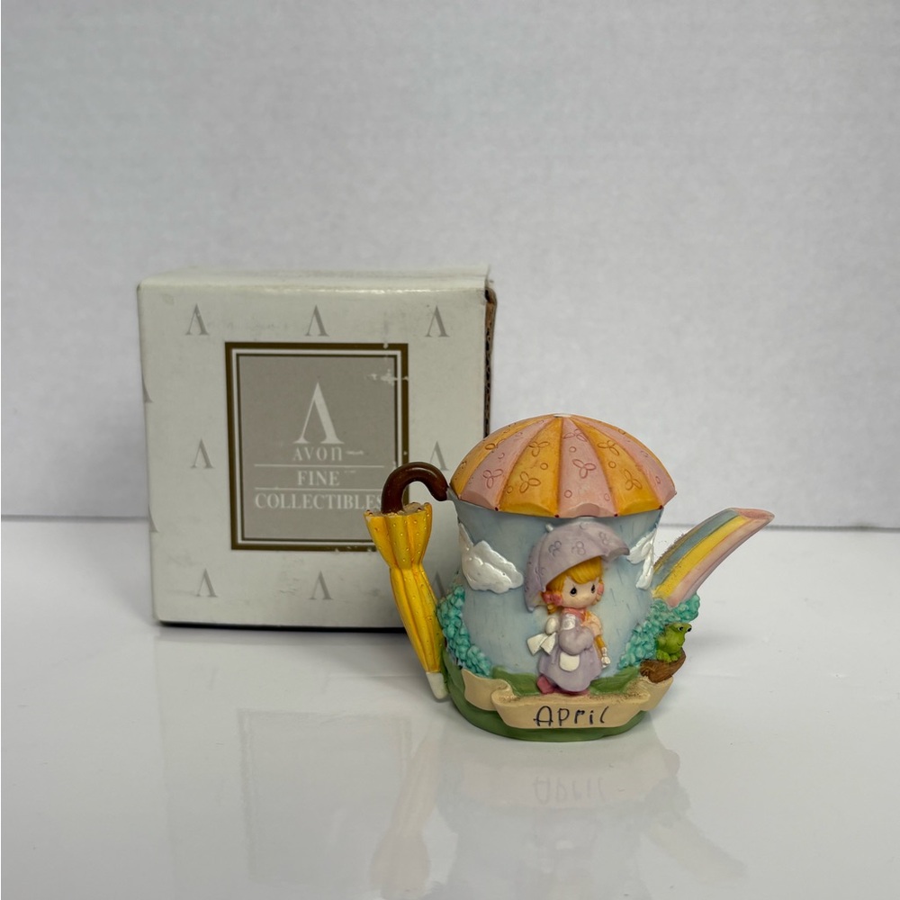 ✨ Avon Precious Moments Mini Teapot – “April” (1999) w/ Box ✨